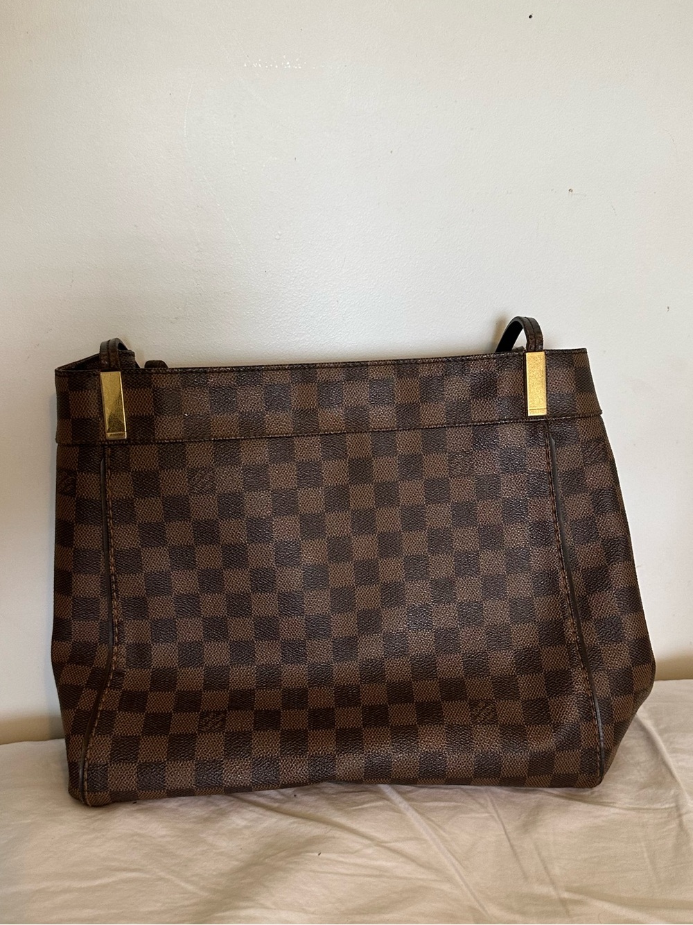 LOUIS VUITTON Authentic Brown Damier Shoulder
Bag